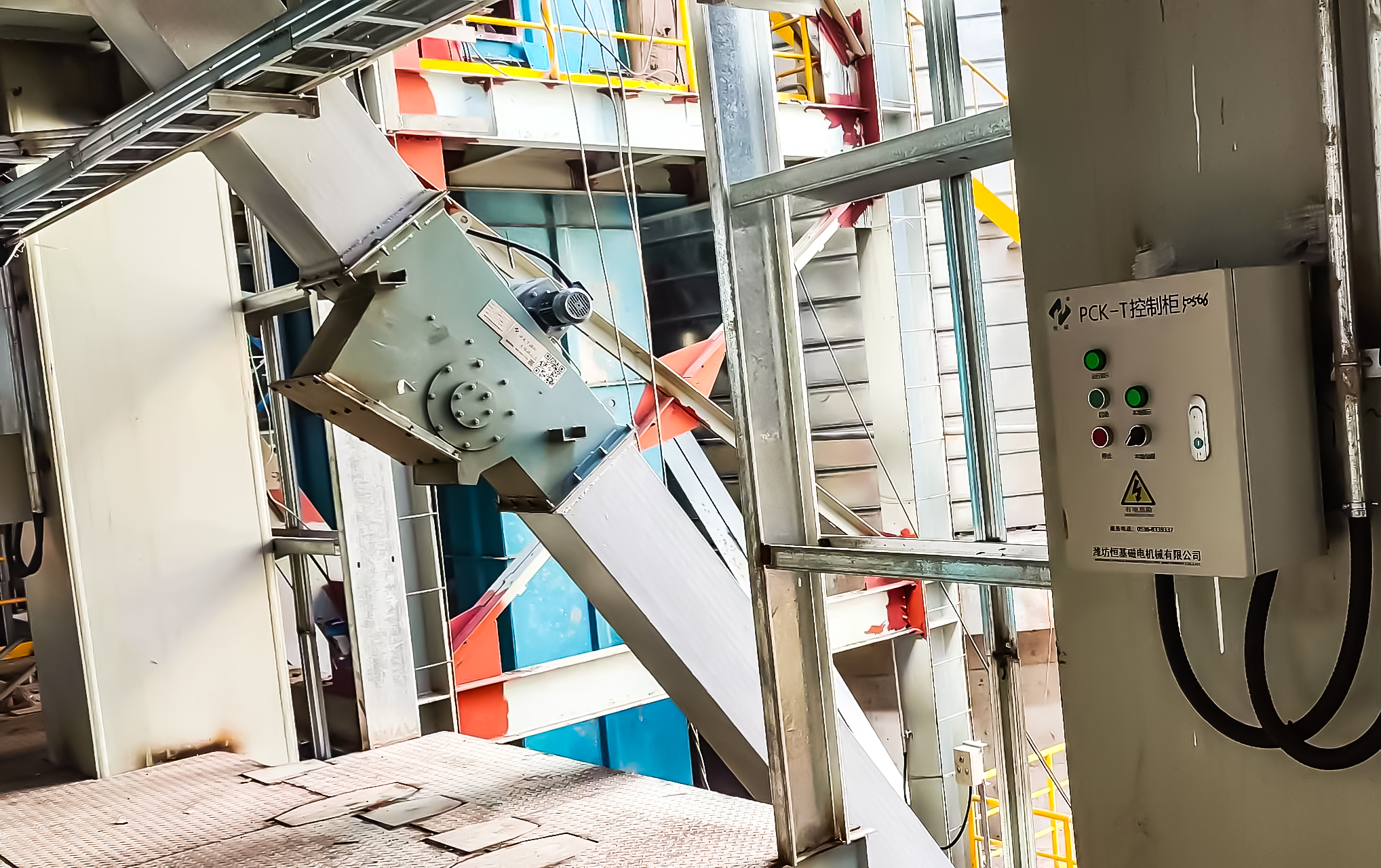 RCYG型管道自卸式永磁除鐵器現(xiàn)場(chǎng)